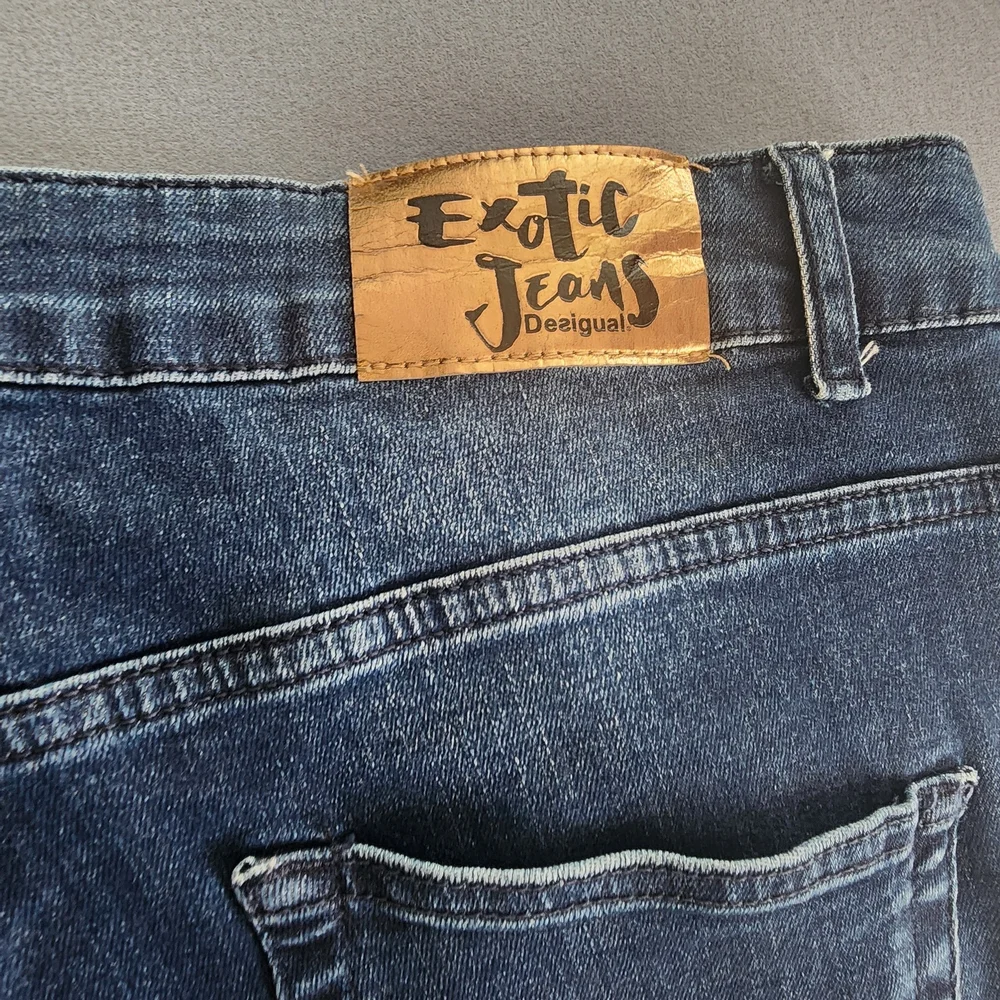 Desigual Exotic Jeans Floral Art Dark Wash Denim Size 34 - Picture 5 of 6